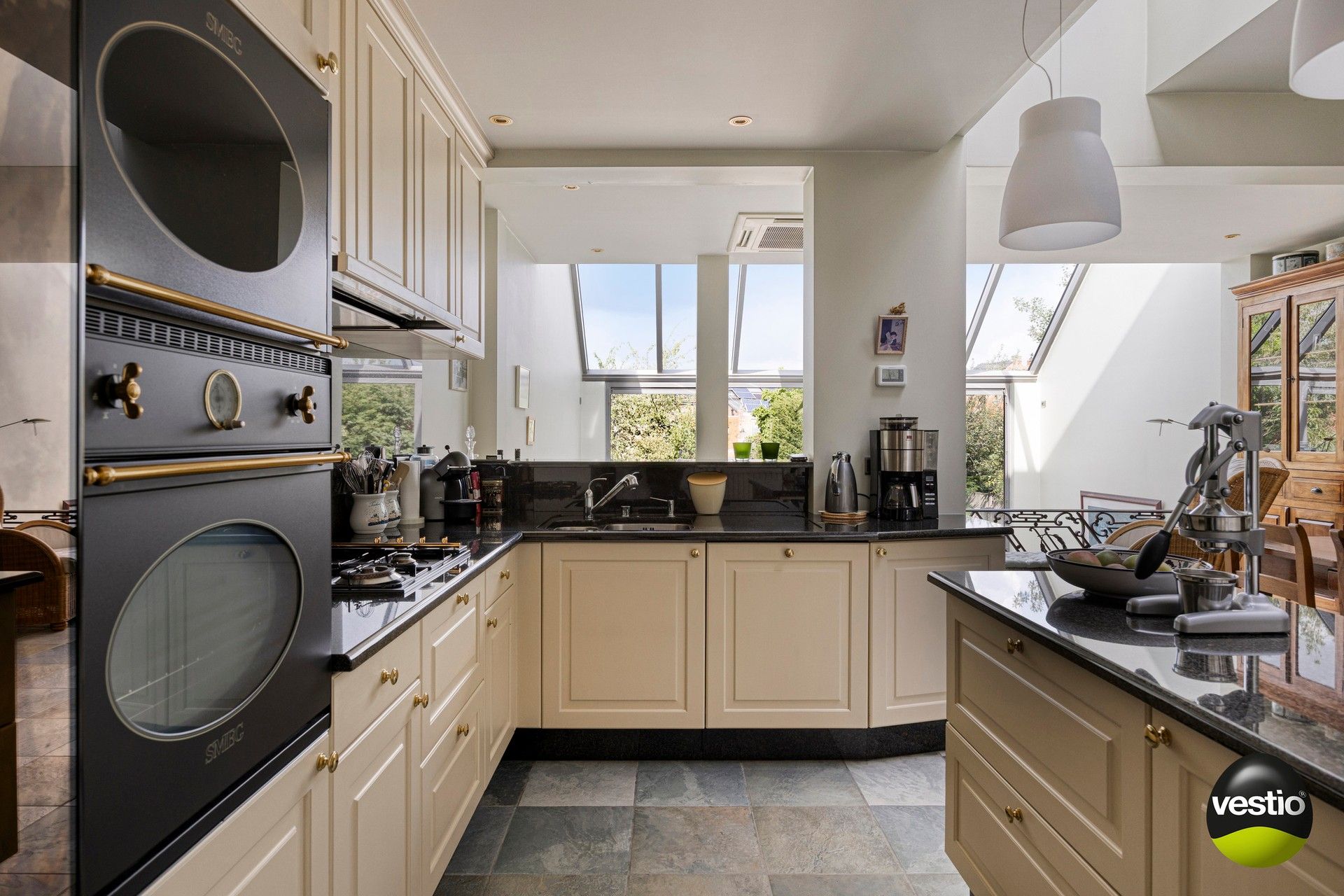 Instapklare herenwoning met garage en knappe stadstuin op topligging in Hasselt. foto 9