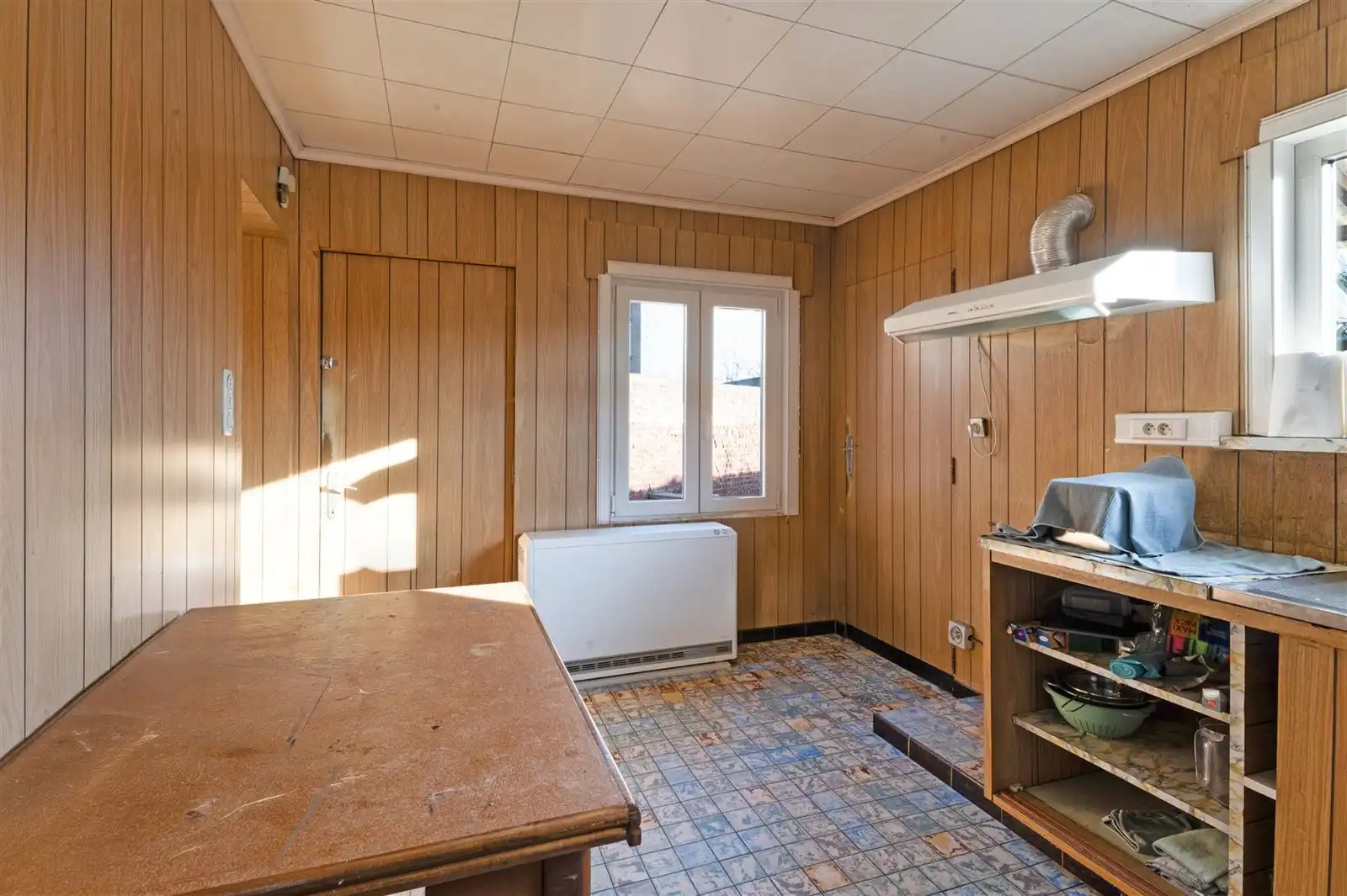 Deels te renoveren gezinswoning met garage en tuin foto 7