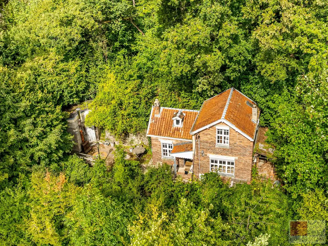 Uitzonderlijke boswoning foto 26