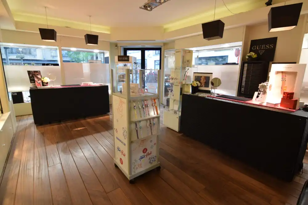Handelspand te huur op hoek Molenstraat- Manitobaplein te Blankenberge. Heel goeie commerciële ligging. foto 4