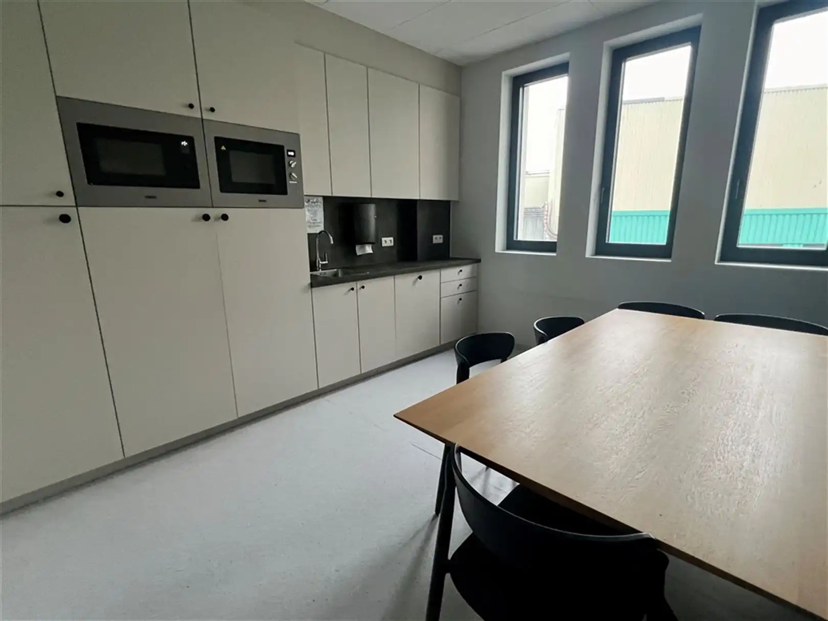 Kantoorgebouw van 1056  m² te huur in Zwijnaarde foto 7