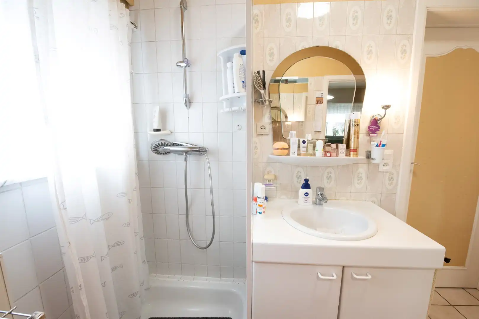 Goed onderhouden, open bebouwing met 3 slaapkamers op 831 m² foto 14