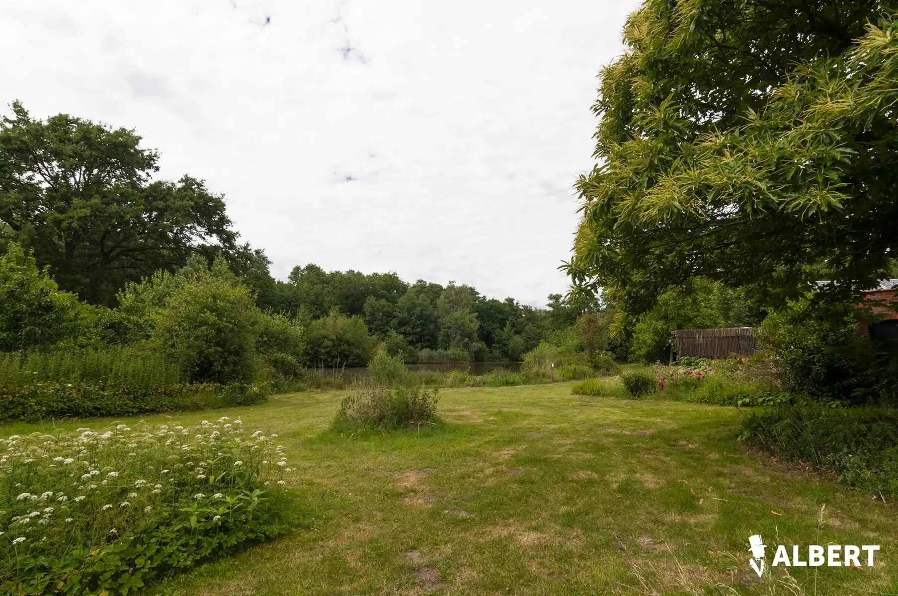 Exclusief landhuis met panoramisch zicht op vijver en bossen foto 42