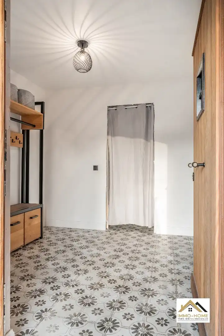 Volledig gerenoveerde woning met agrarisch uitzicht! foto 27