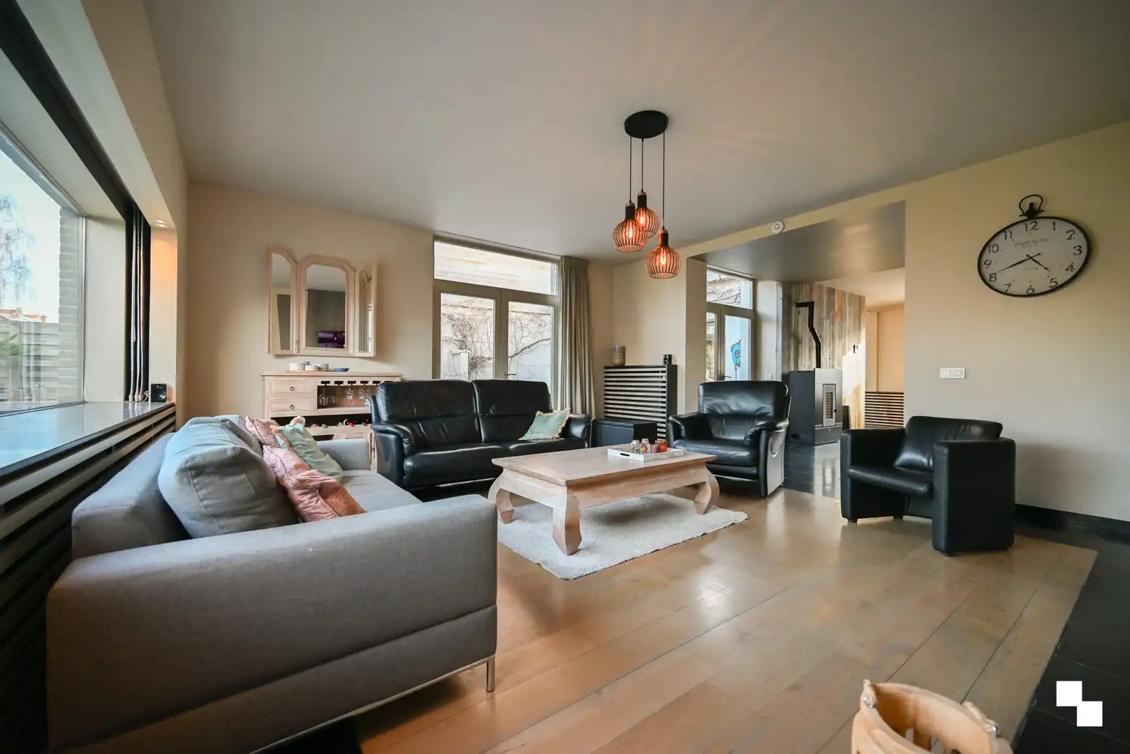 Karaktervolle woning met handelsruimte nabij het centrum van Izegem foto 7