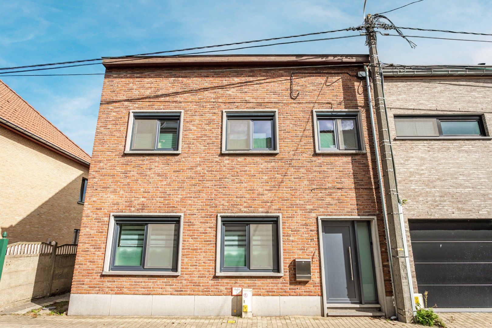 Instapklare woning met 5 slaapkamers en tuin te Lembeek foto {{pictureIndex}}