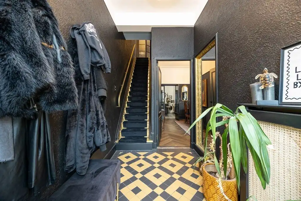 Stijlvol gerenoveerde woning met authentieke charme, zonnige tuin en toplocatie foto 13