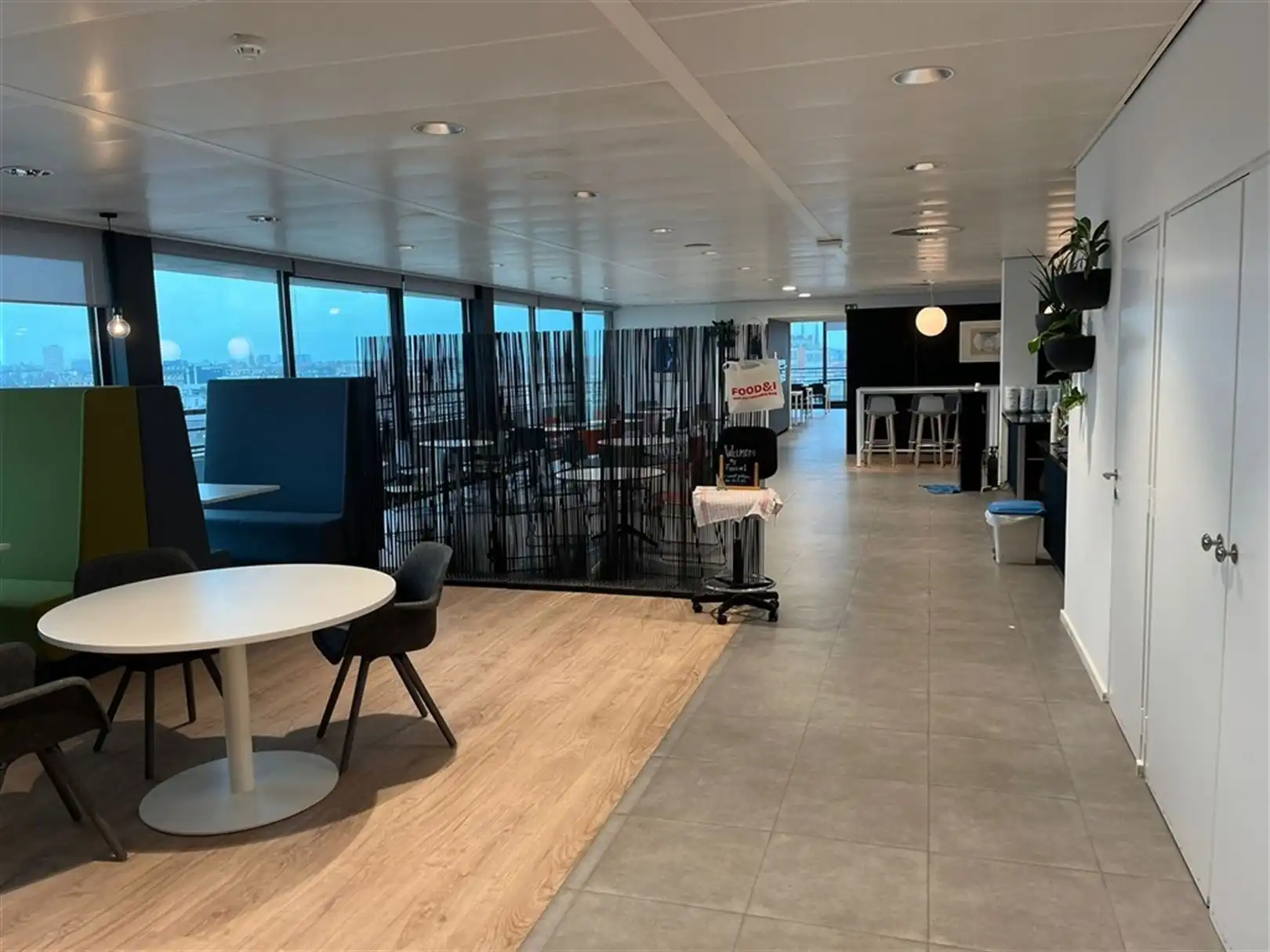 Modern kantoor op wandelafstand van Zurenborg foto 4