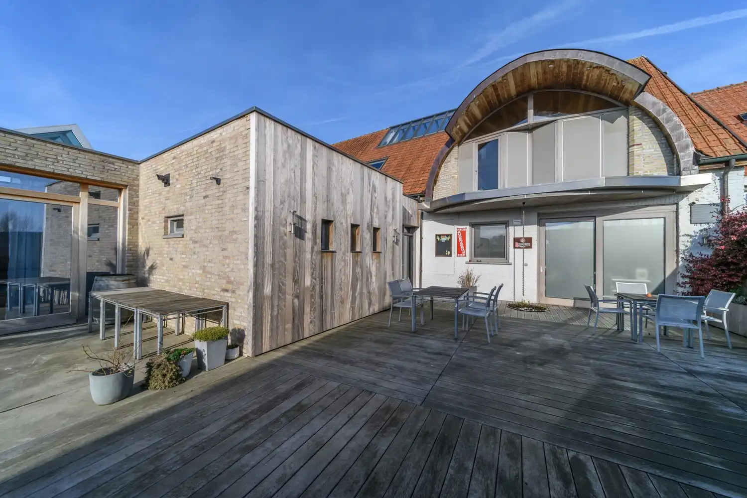 BEVEREN AAN DE IJZER: Handelszaak (momenteel horeca) met heel wat ruimte, woonst én zalige tuin op 1.150m² totale grondoppervlakte. foto 9