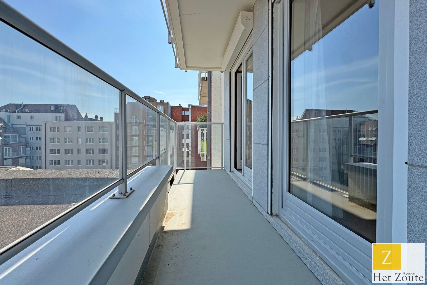 Ruim gemeubeld appartement met frontaal zeezicht te Knokke foto 11