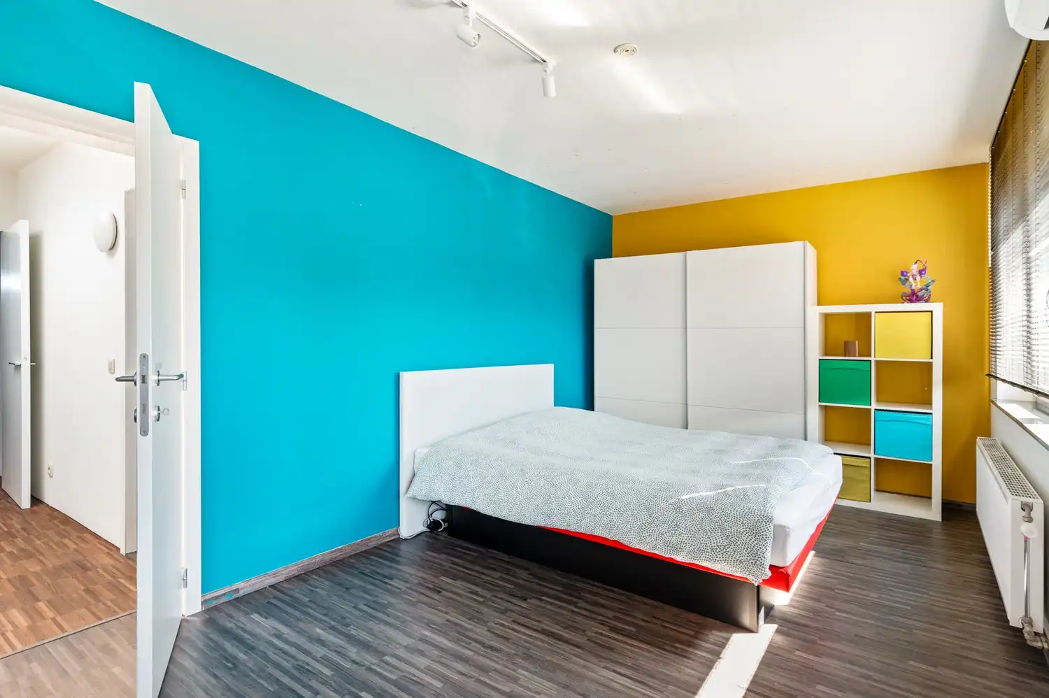 Halfopen huis met 4 slaapkamers, tuin en garage foto 11