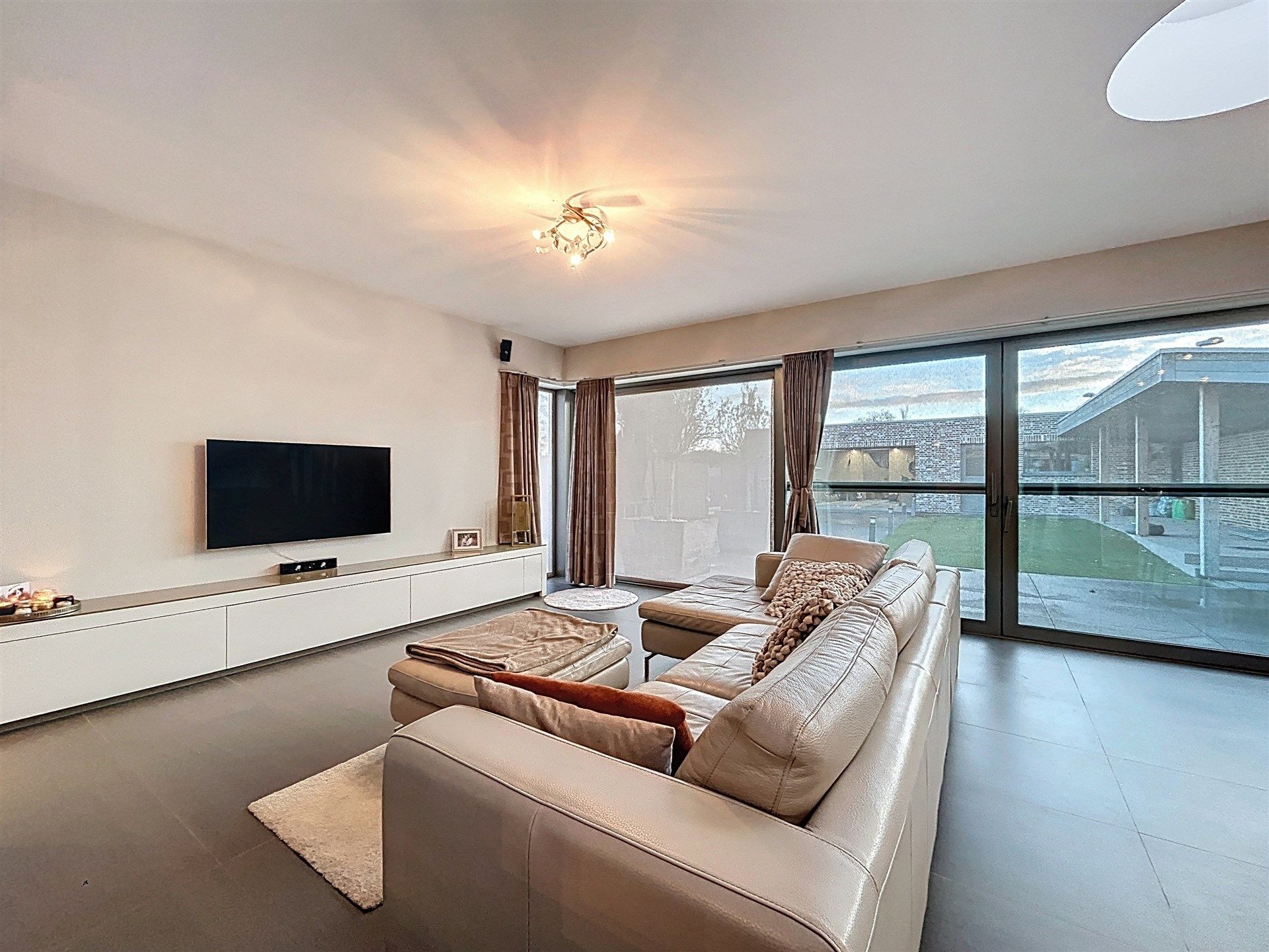 Energiezuinige gezinswoning met 5 slaapkamers en bijgebouw op perceel van 511m² foto 6