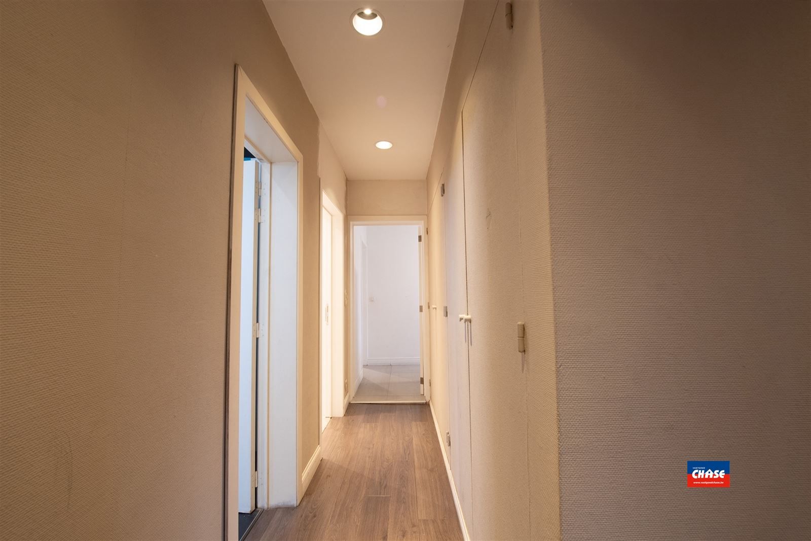 Handelshuis met groot appartement, garage en tuin foto 42