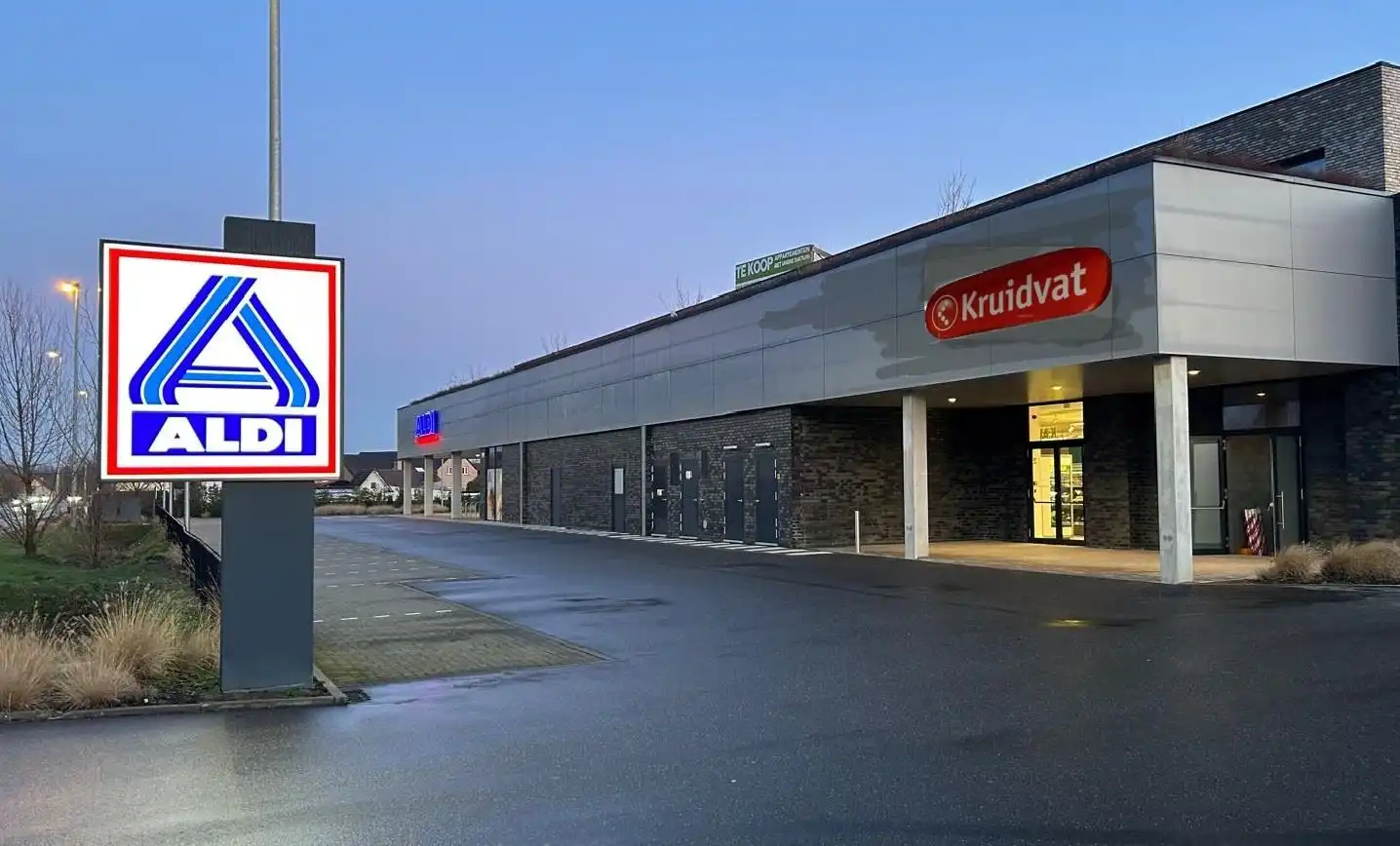 COMMERCIEEL PAND NABIJ ALDI EN KRUIDVAT foto 3