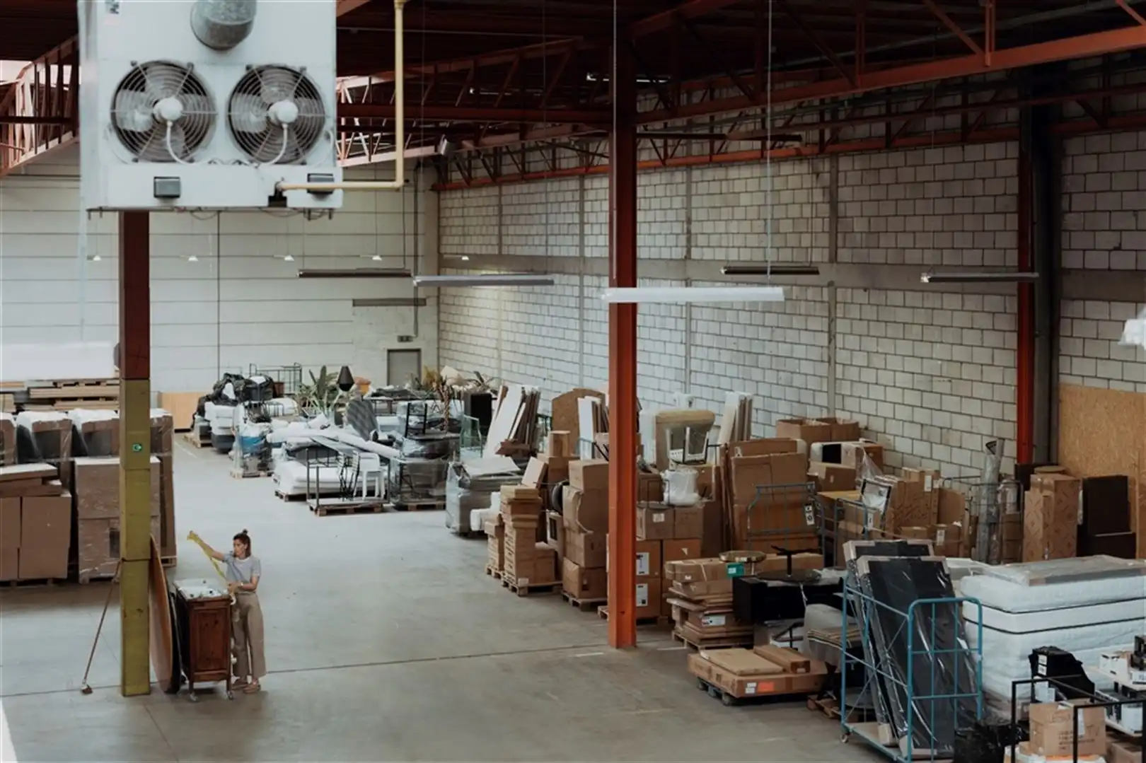 MAGAZIJN + VOLLEDIG INGERICHT KANTOOR OP VERDIEPING TE WILRIJK foto 3