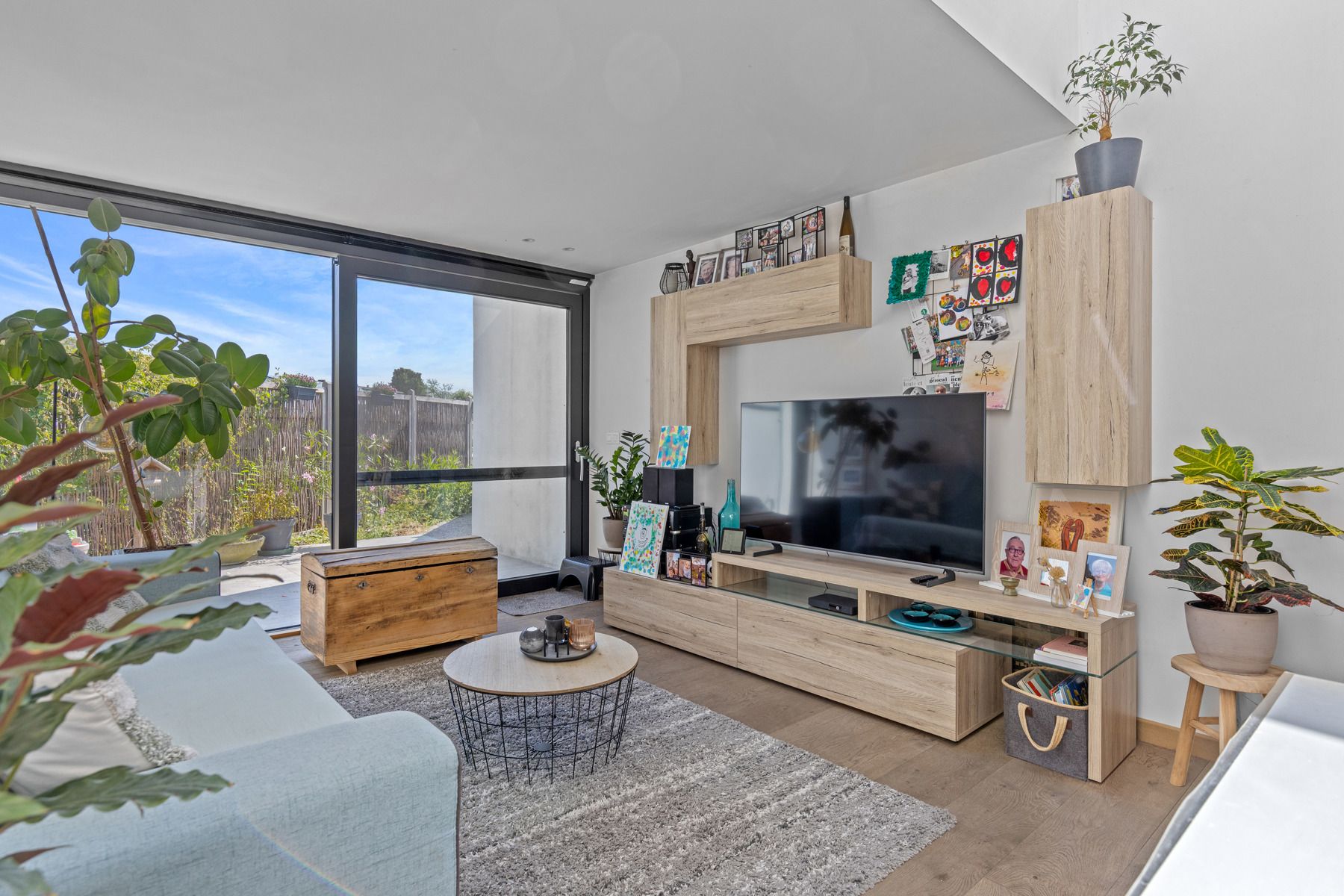 Lichtrijke, modern afgewerkte woning met grote tuin!  foto 5