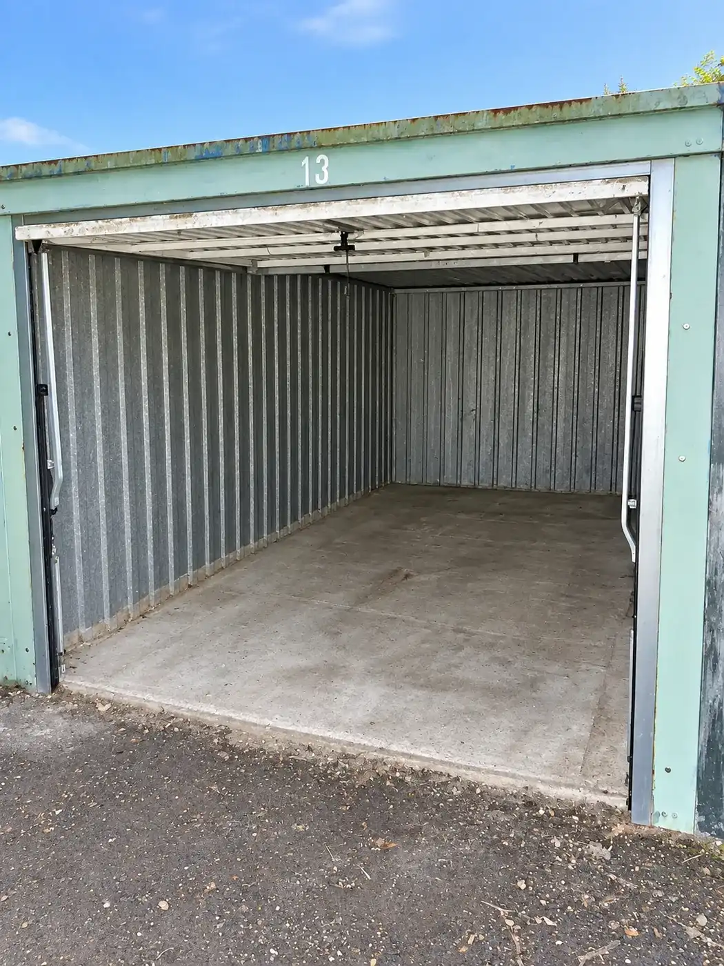 Bovengrondse garagebox nummer 13 te huur in de Camiel van de Busschestraat 9 te Brugge (Assebroek). foto 5