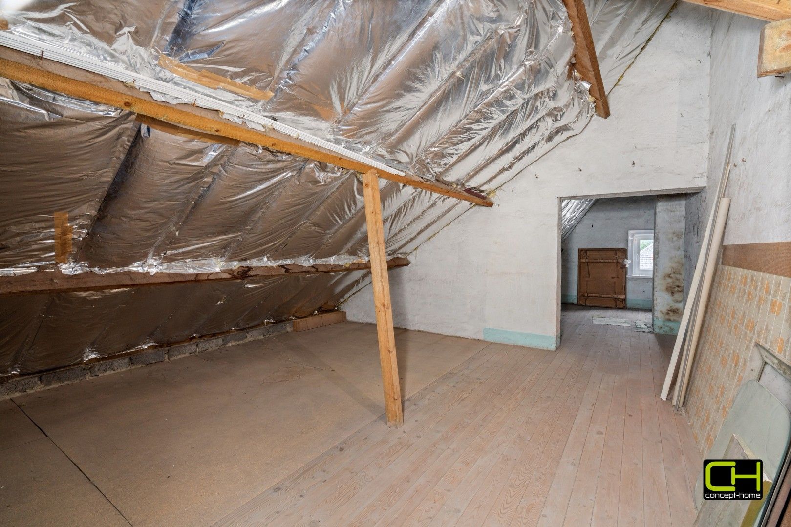 Lichtrijke woning met veel potentieel te koop in Sleidinge foto 13