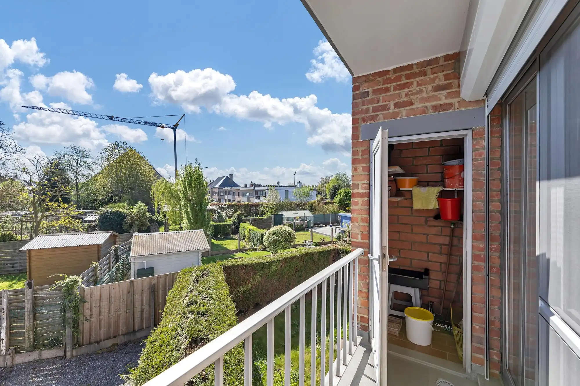 Instapklaar 2-slaapkamerappartement met terras en garage foto 19