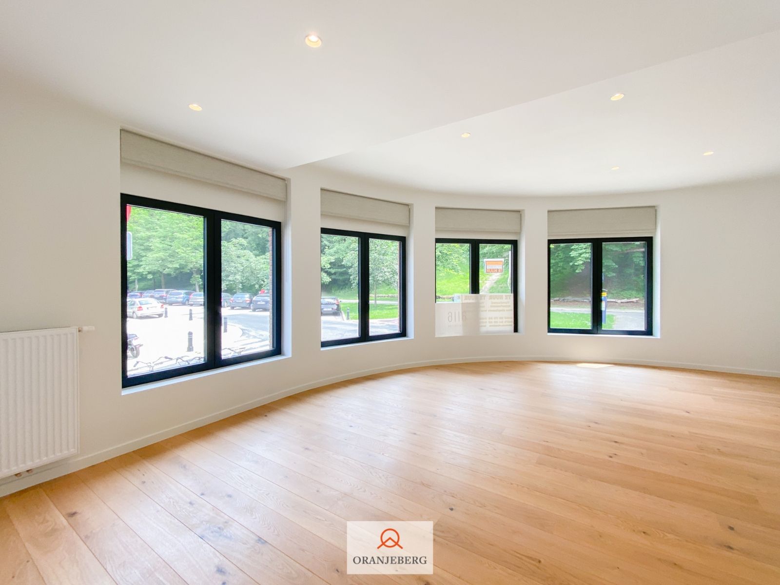 Gerenoveerd ruim duplex appartement met 2 slpk's foto 3