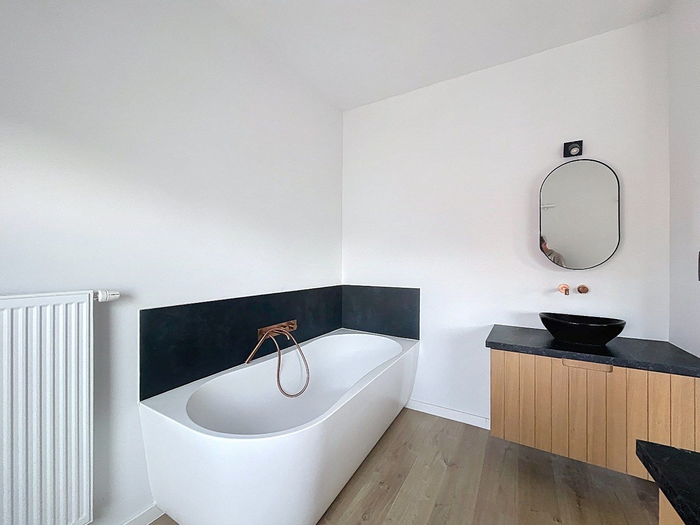 Ruim gerenoveerd appartement in hartje Hoegaarden foto 7