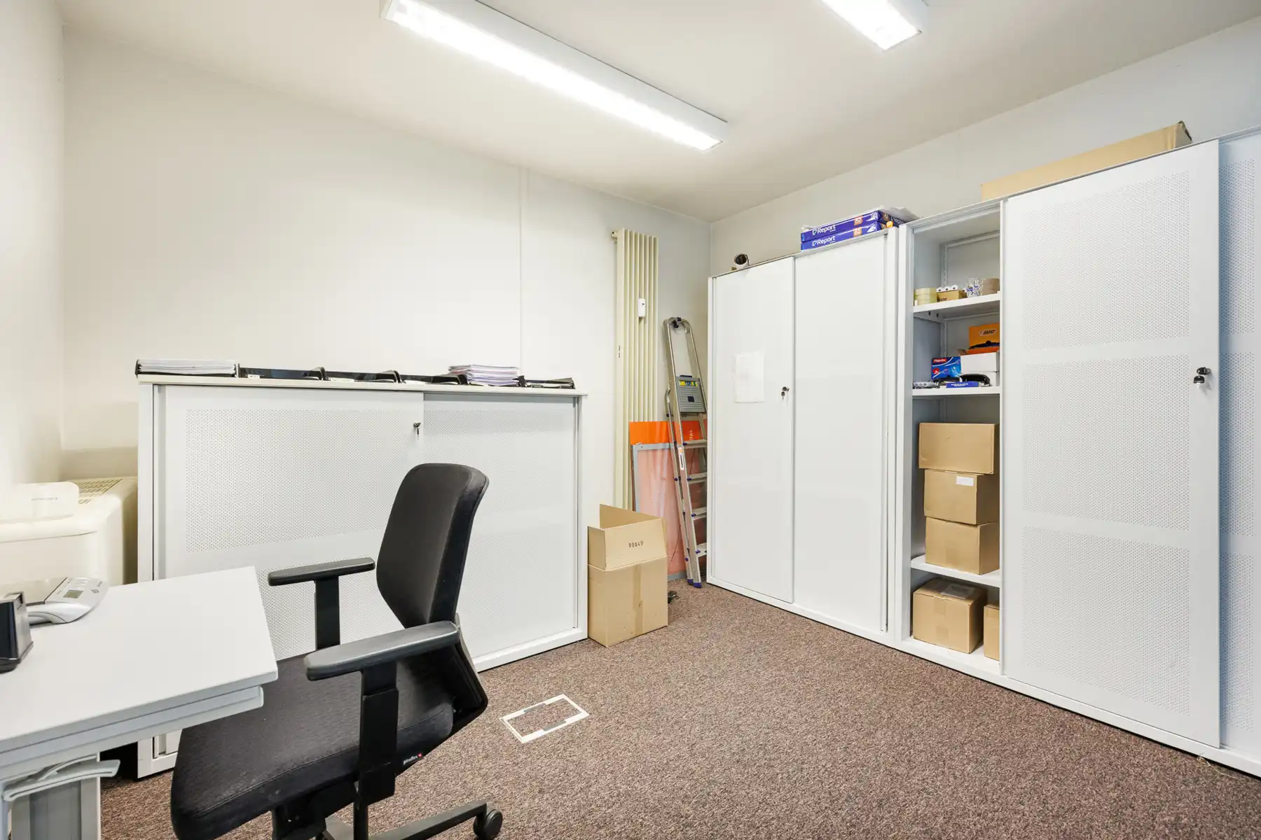 Ruim handelspand/investeringspand (ca194m²) met 3 autostaanplaatsen, gelegen langs de ring van Turnhout. foto 7