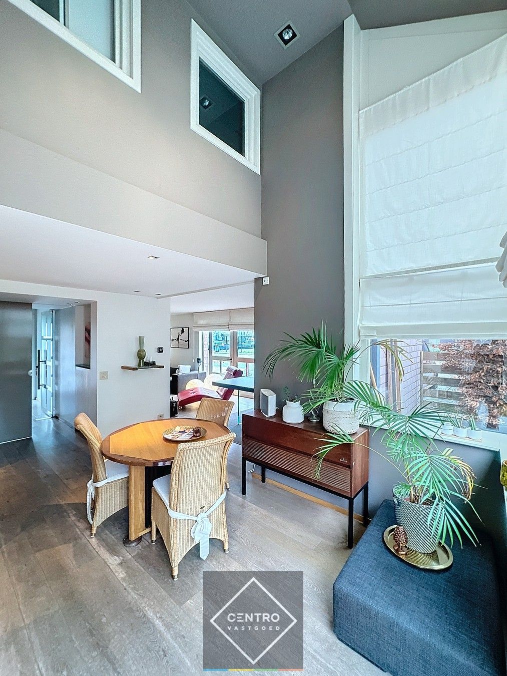 Prachtig BEDRIJFSPAND, bestaande uit MAGAZIJN (576m2 + tussenverdieping), BURELEN en instapklare, alleenstaande WONING. Op ambachtelijke zone te Aalter. foto 24