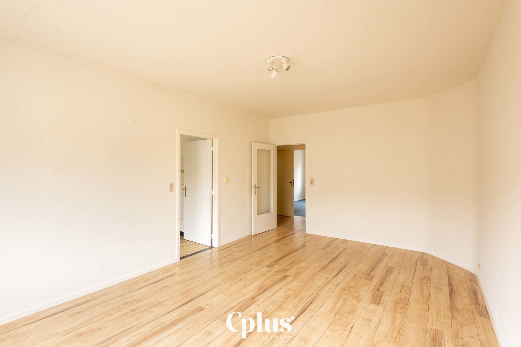 Tweeslaapkamer appartement nabij station - Te koop foto 2