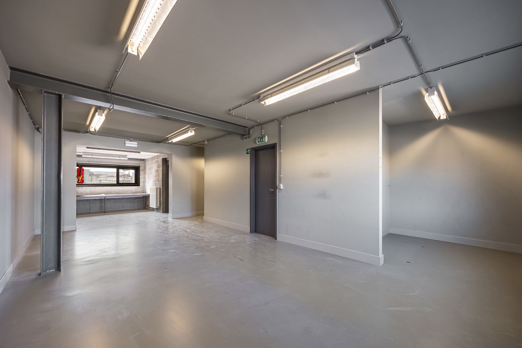 Kantoorgebouw te koop te Antwerpen Deurne!  foto 3