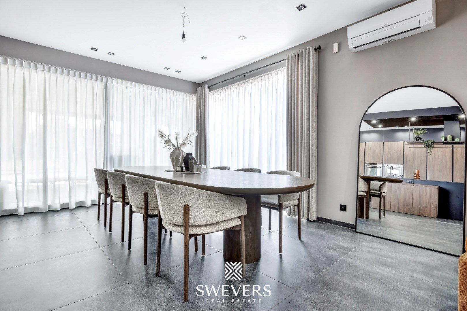 Stijlvol wonen op een ruim perceel met 4 slaapkamers en topafwerking foto 8