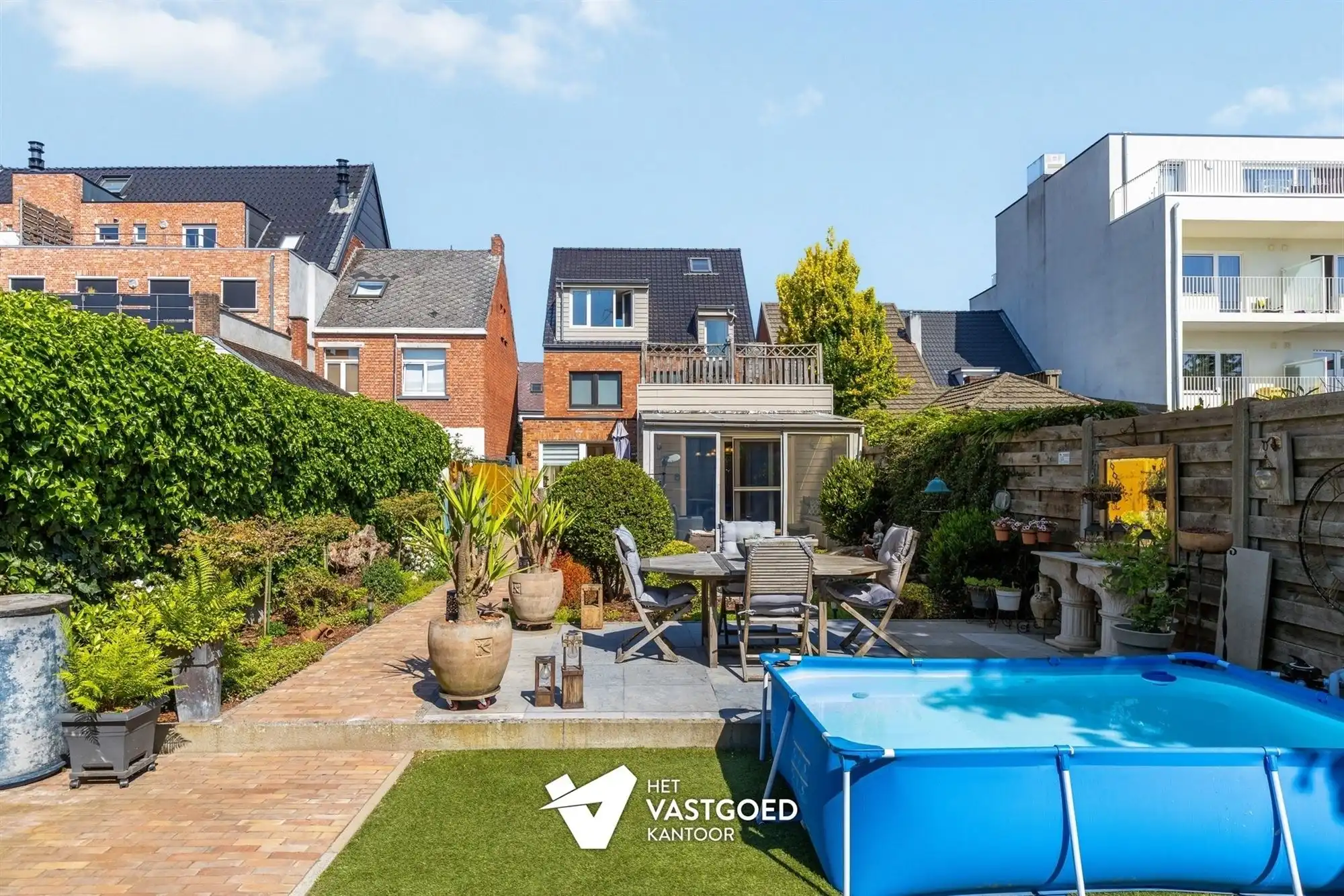 INSTAPKLAAR GELIJKVLOERS APPARTEMENT MET TERRAS, TUIN EN GARAGE foto 18