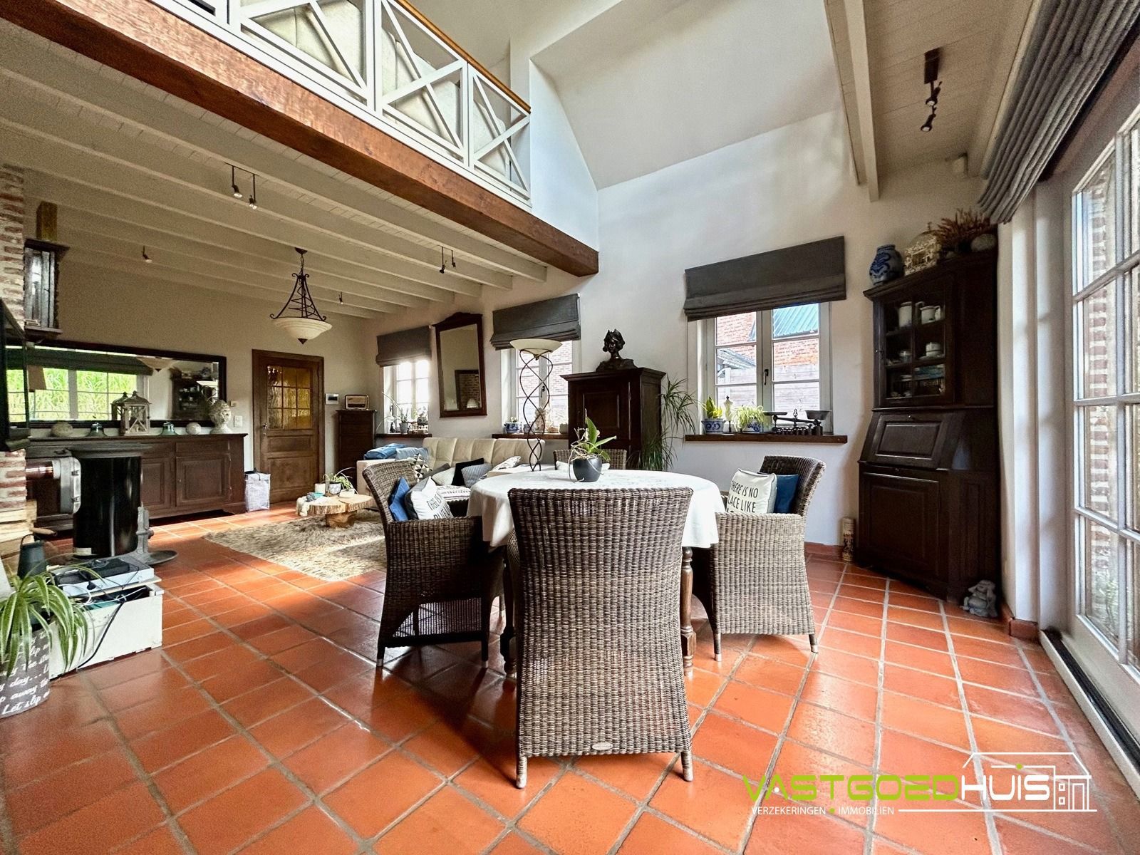 Prachtige villa in landelijke stijl foto 18
