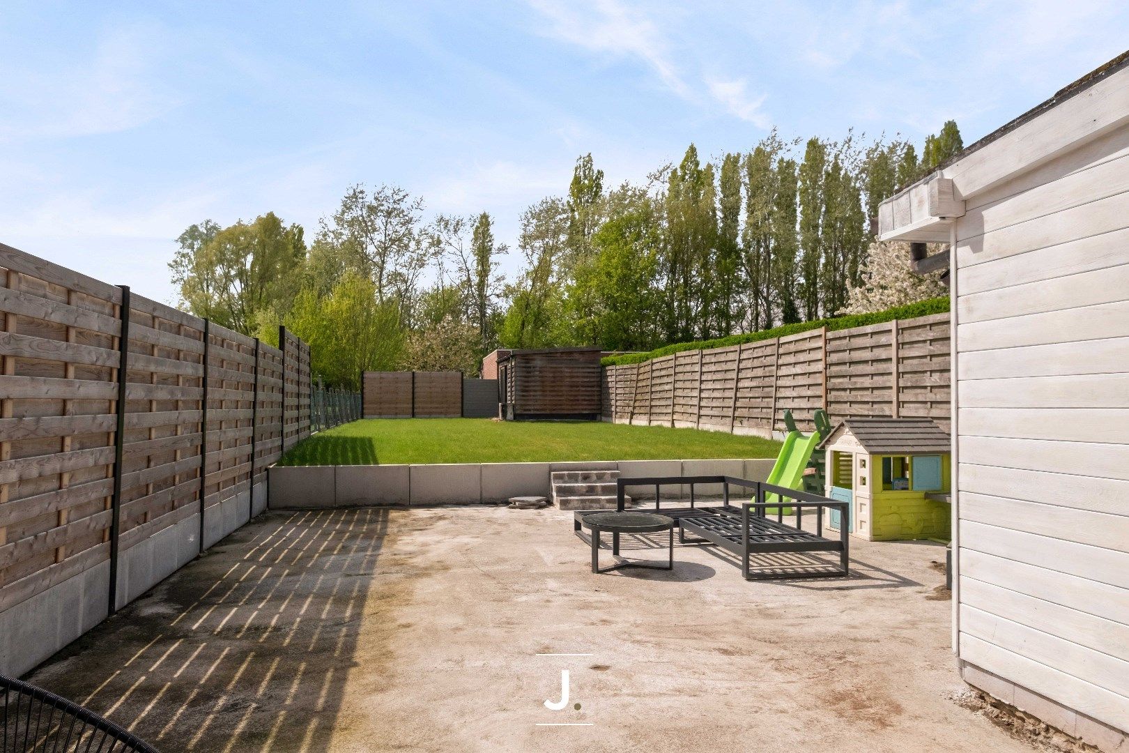 Instapklare gezinswoning met vier slaapkamers, zonnige tuin, grote garage en tal van extra’s – volledig gerenoveerd in 2019 foto 24