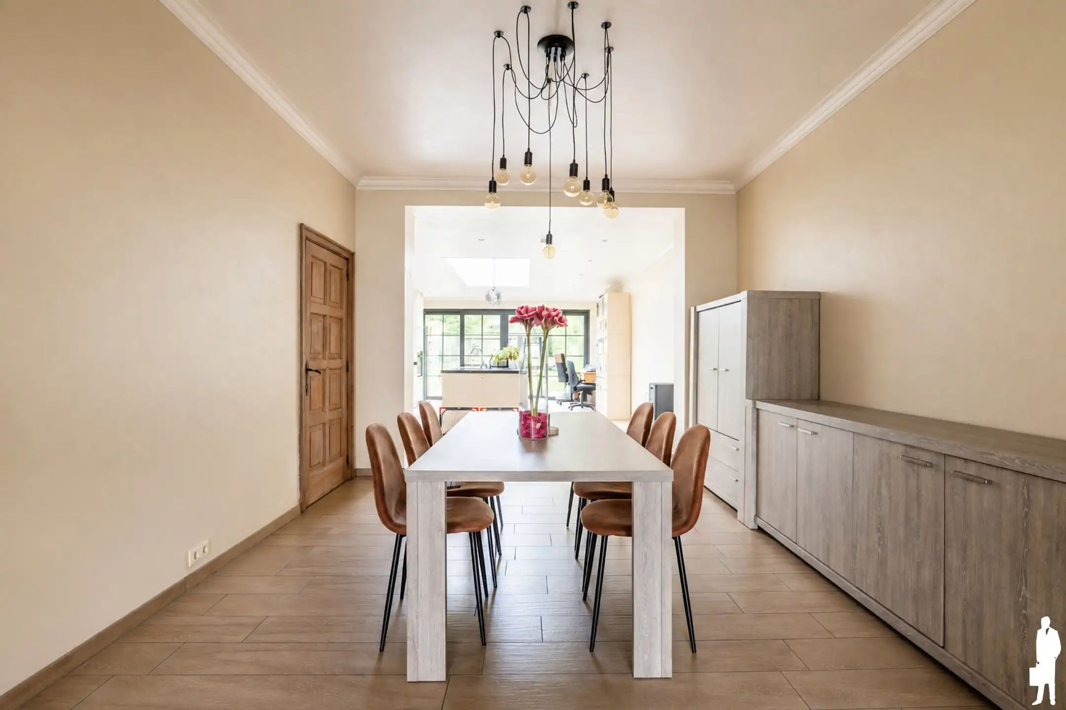 Karaktervolle gerenoveerde woning met 4 slaapkamers foto 3