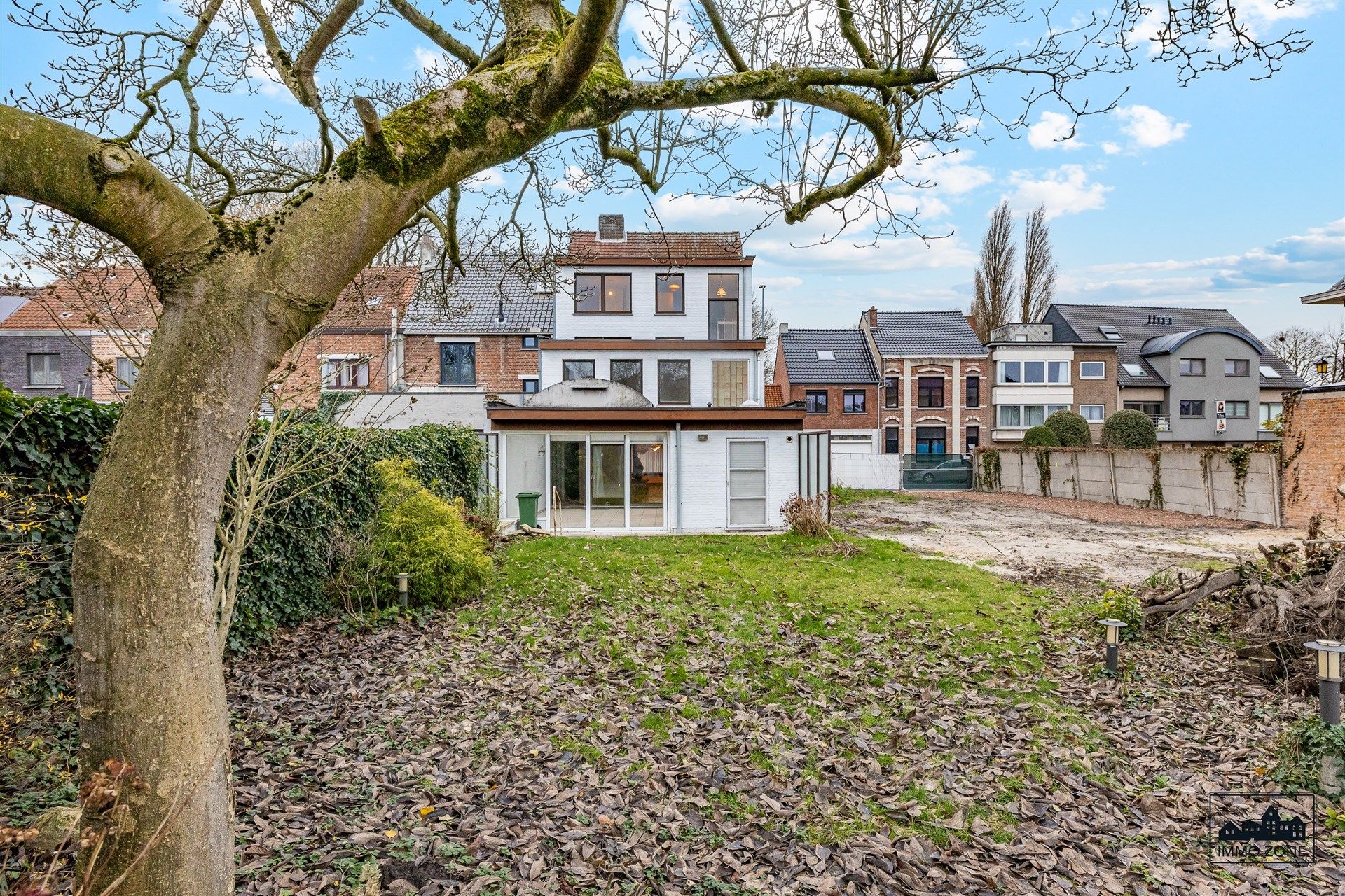 Ruime renovatiewoning met 5 slaapkamers en grote tuin foto 18