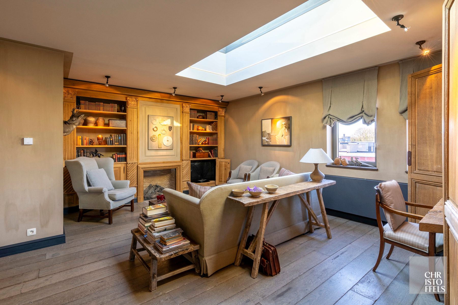 Luxe penthouse van 239m² met 34m² terrassen in hartje Zutendaal! foto {{pictureIndex}}