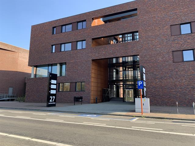 Kantoor met unieke ligging in Genk centrum! foto 8