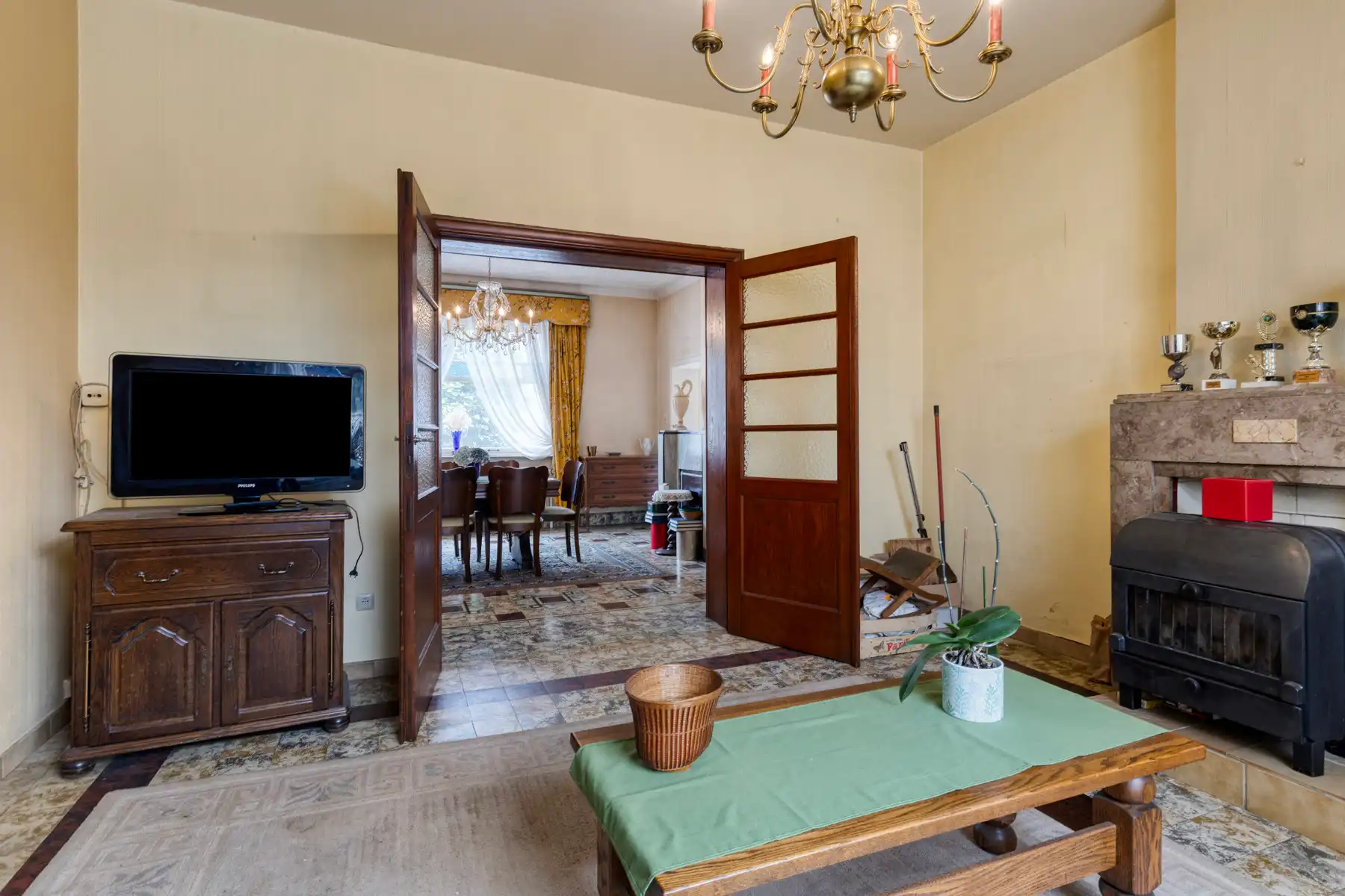 Ruime te renoveren woning met opslagplaats in hartje Gooik foto 7