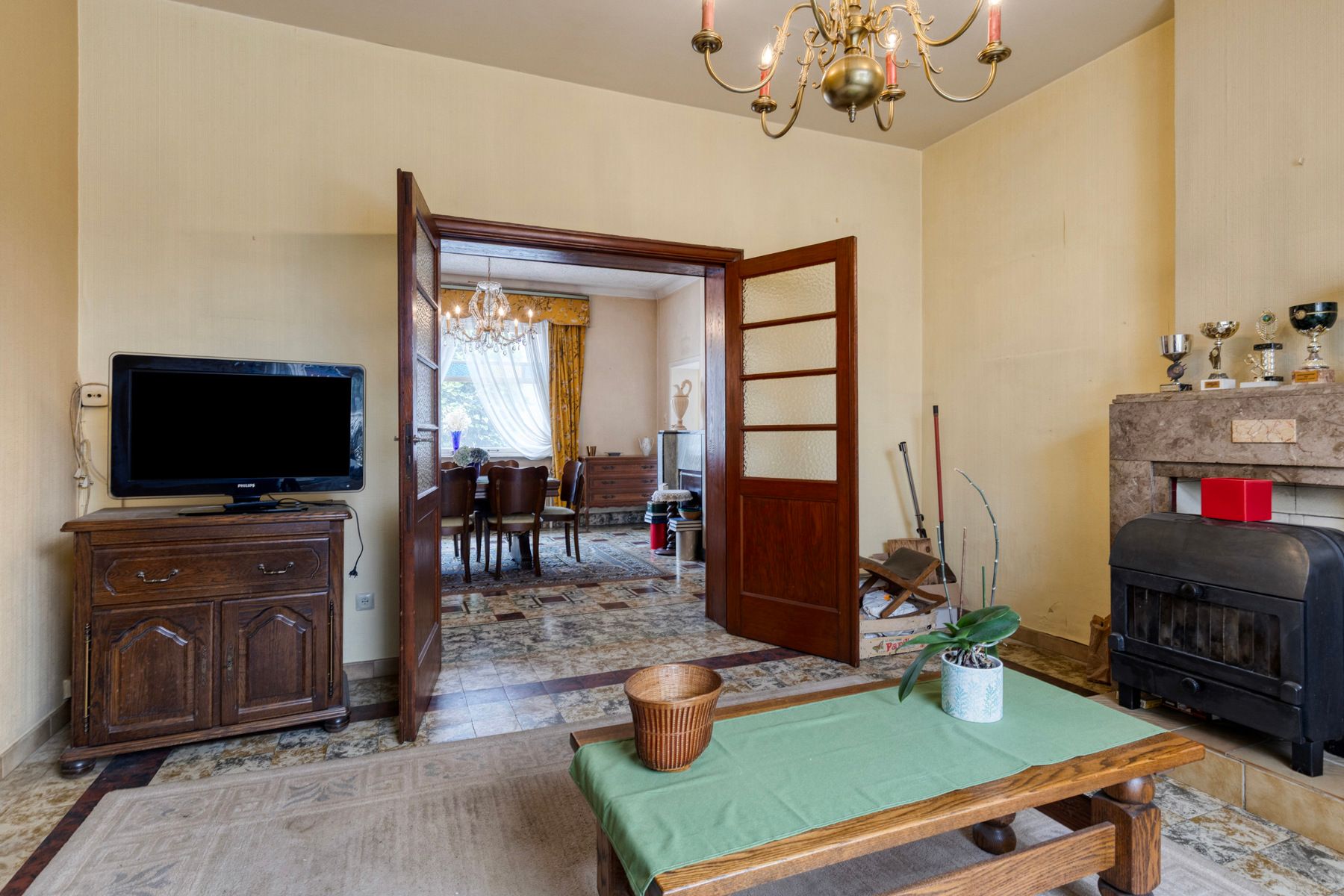 Ruime te renoveren woning met opslagplaats in hartje Gooik foto 7