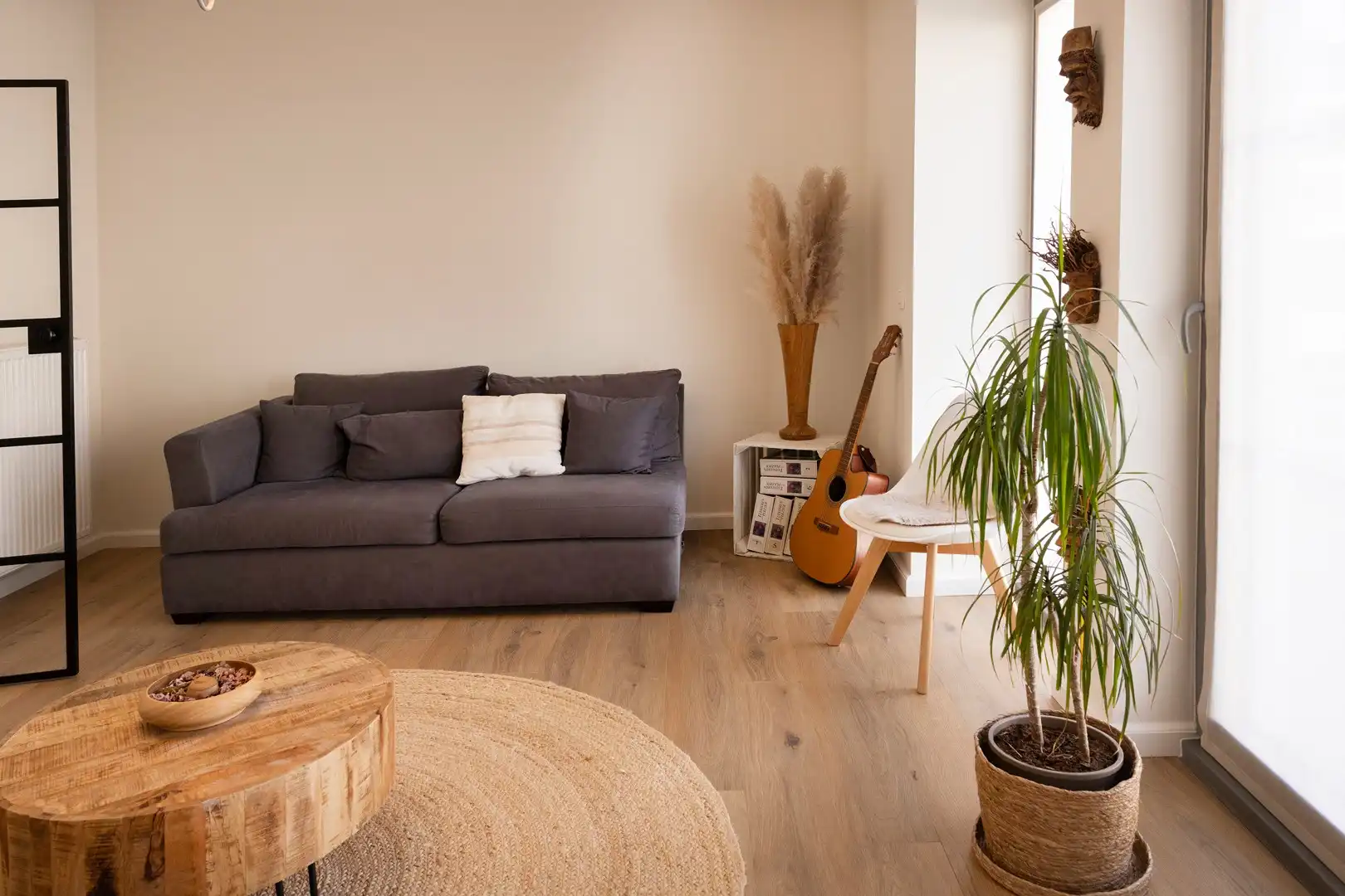 Ruime, energiezuinige burgerwoning met 2 garages. foto 3