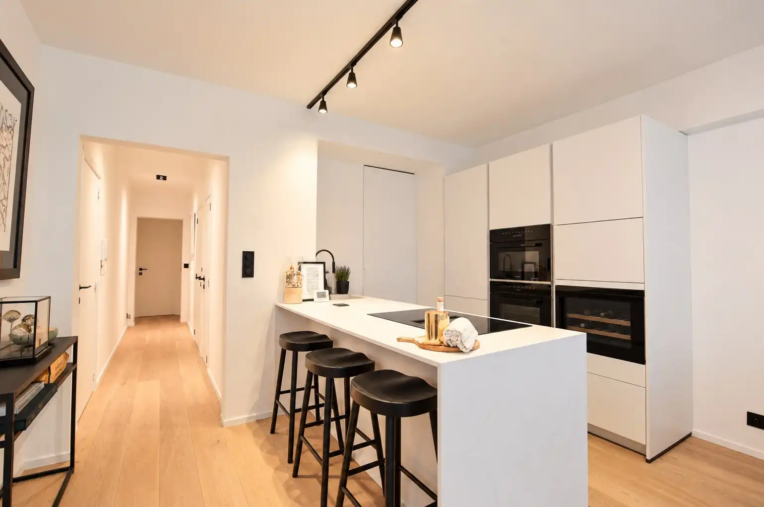 Volledig gerenoveerd appartement met een mooi zeezicht gelegen tussen het Driehoeksplein en Albertplein. foto 8