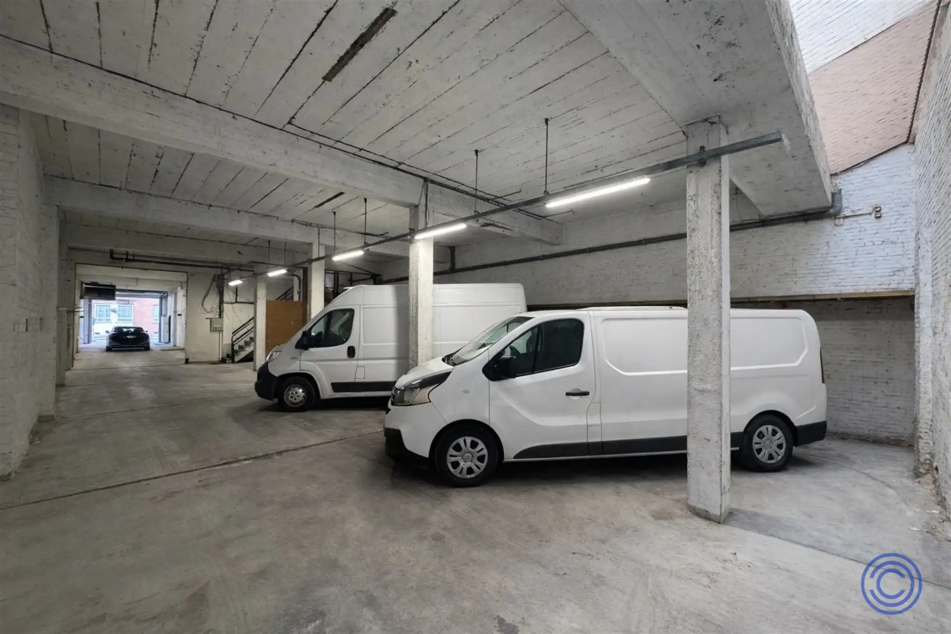 Magazijn met kantoorruimte te huur op toplocatie – perfect voor efficiënte bedrijfsactiviteiten. foto 4