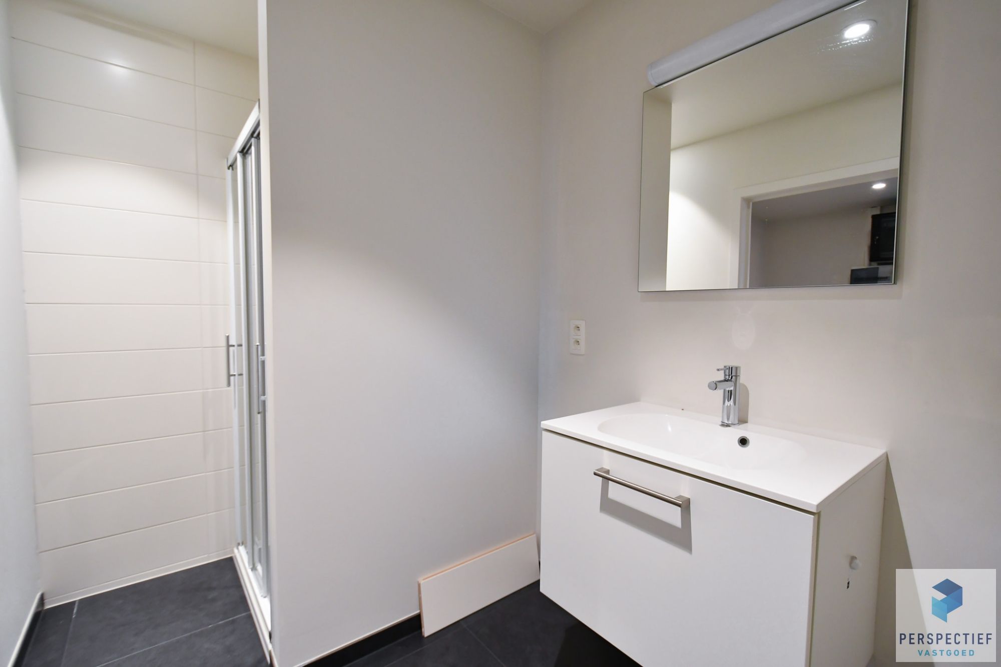 VERKOCHT IN 3 WEKEN! | Goed gelegen GROOT HANDELSPAND (144m²) aan het kanaal vlakbij Scheepsdale foto 9