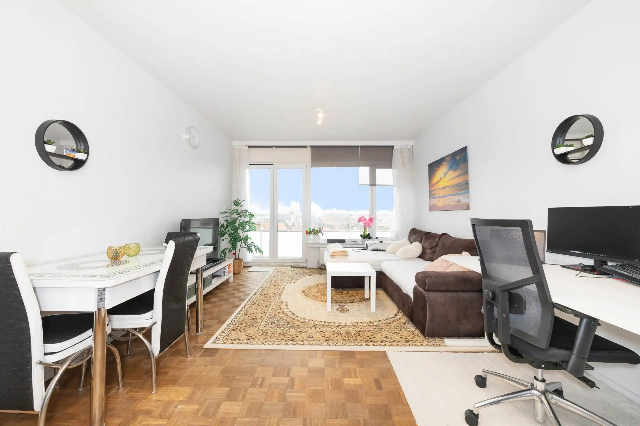 1-slaapkamer in goede staat vlak bij het centrum foto {{pictureIndex}}