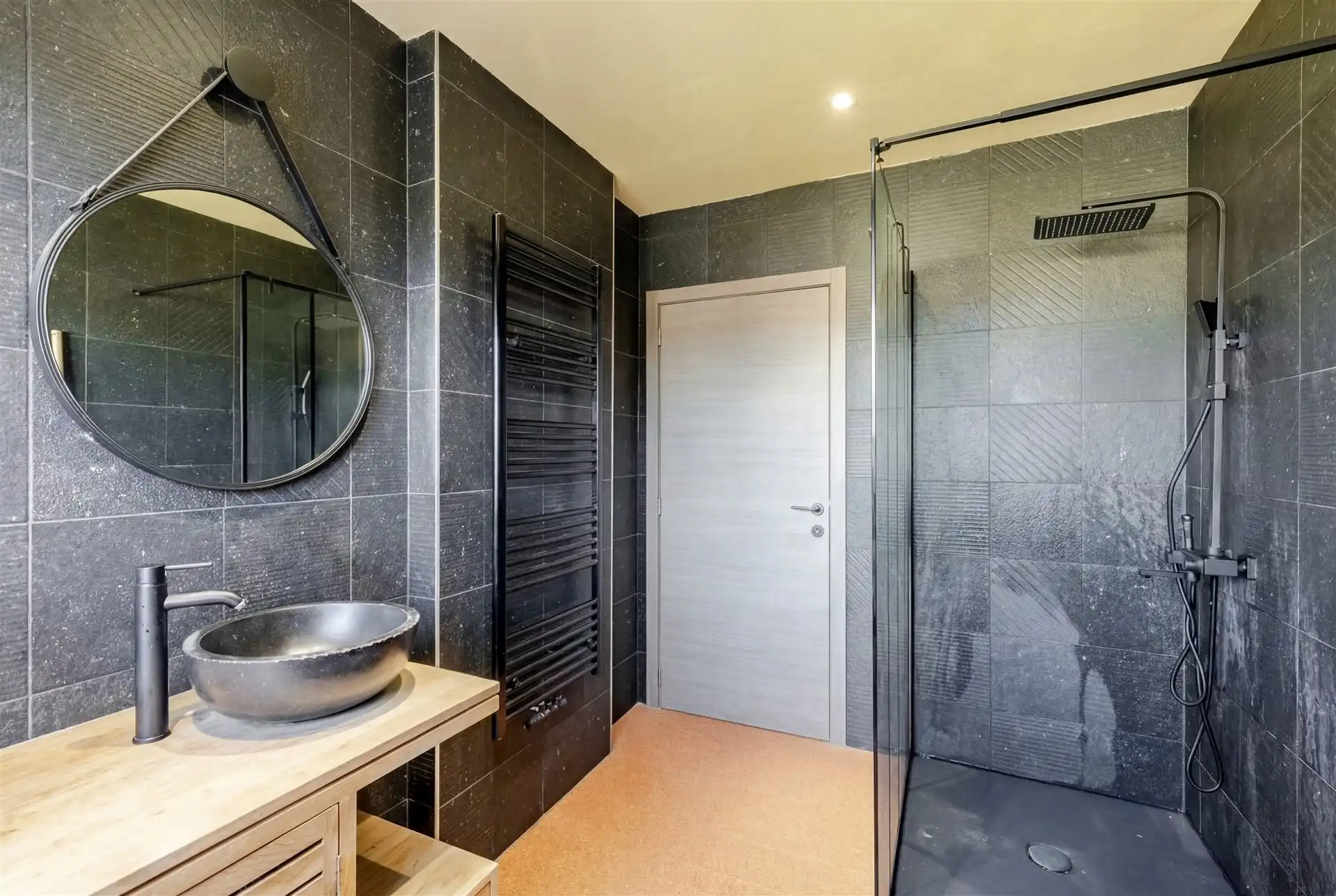 Instapklare woning met 2 slks, garage en tuin foto 13