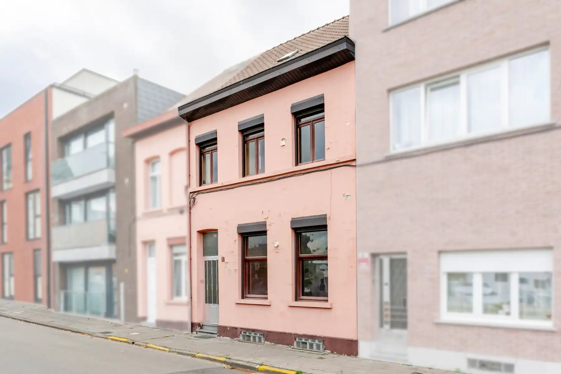 Ruime gezinswoning met 5 slaapkamers nabij centrum foto 20