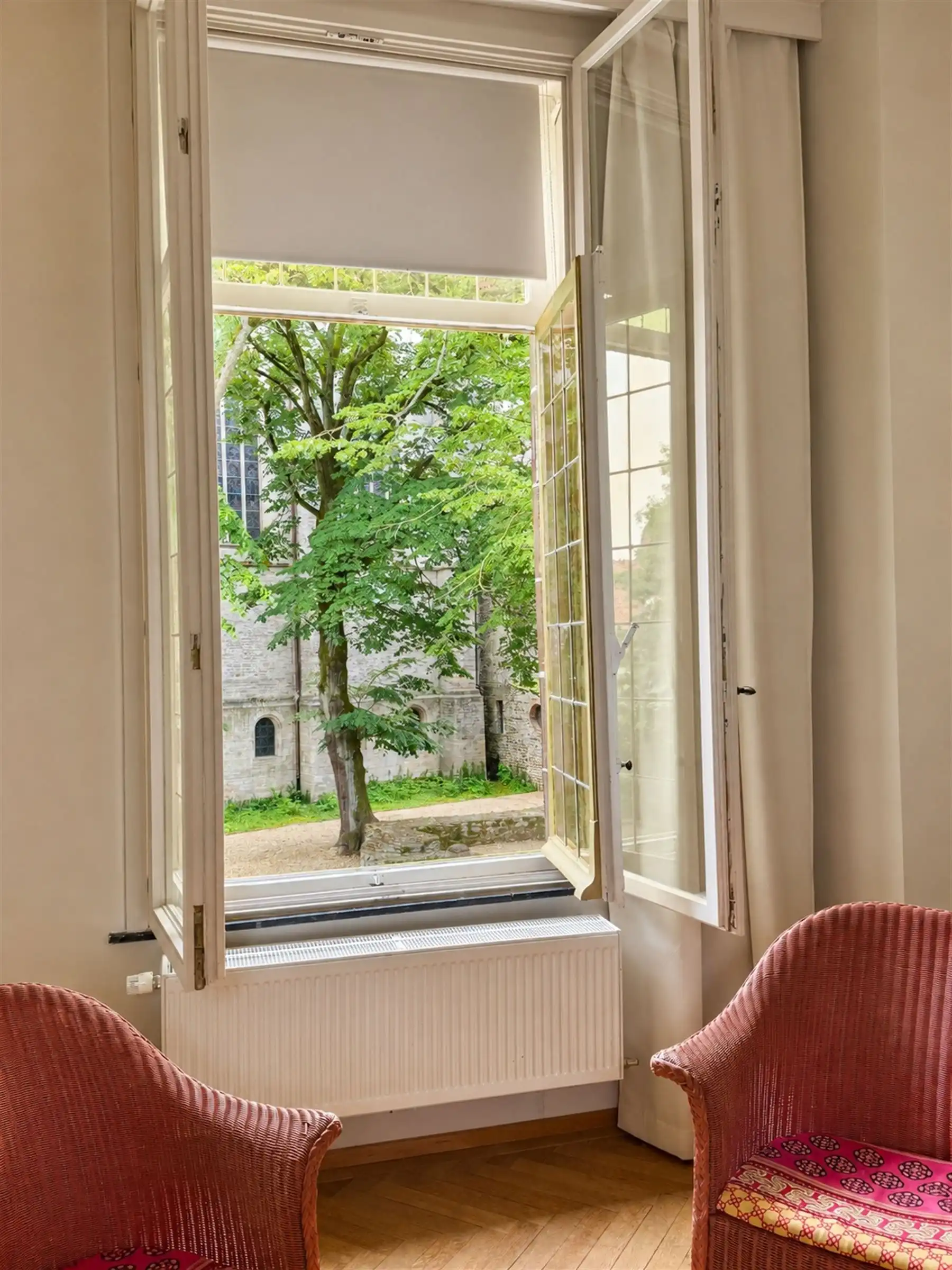 Karaktervol gerenoveerd burgerhuis met atelier foto 18
