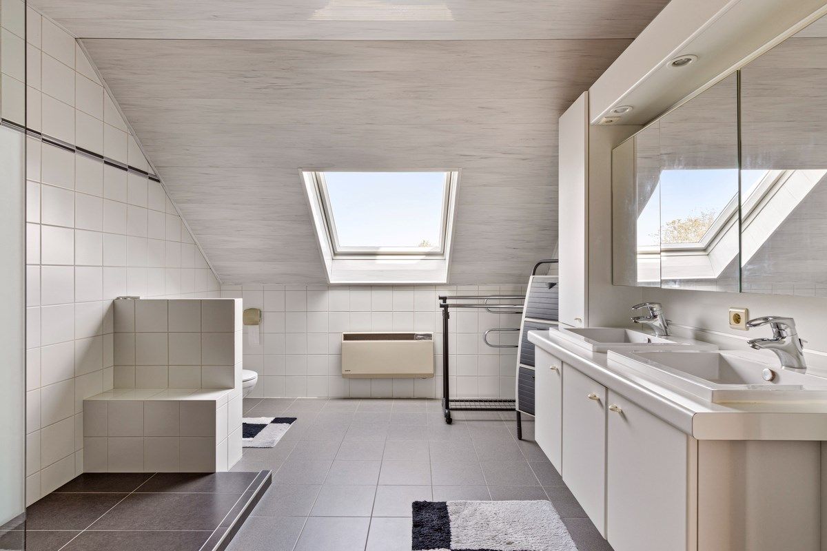 Ruime woning met prachtige tuin.  foto 17