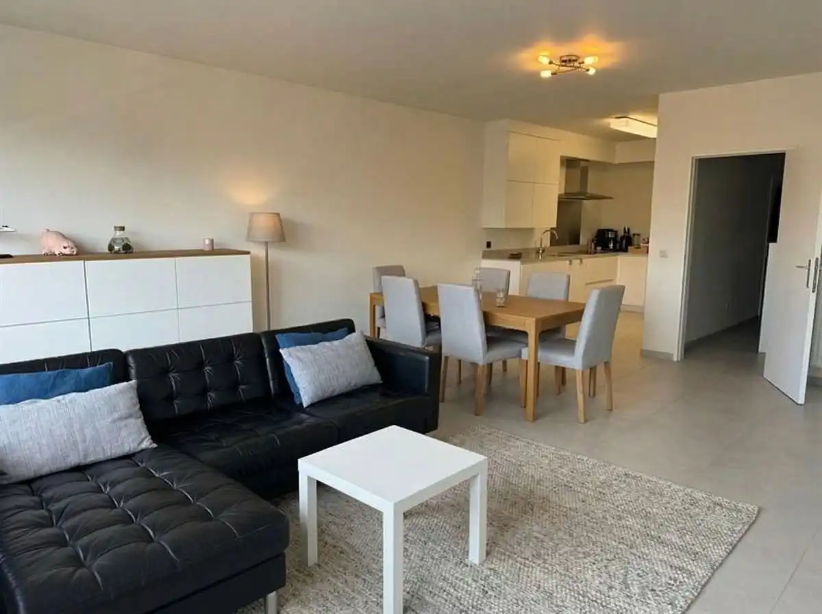 Mooi gerenoveerd 2 slaapkamer appartement foto 2