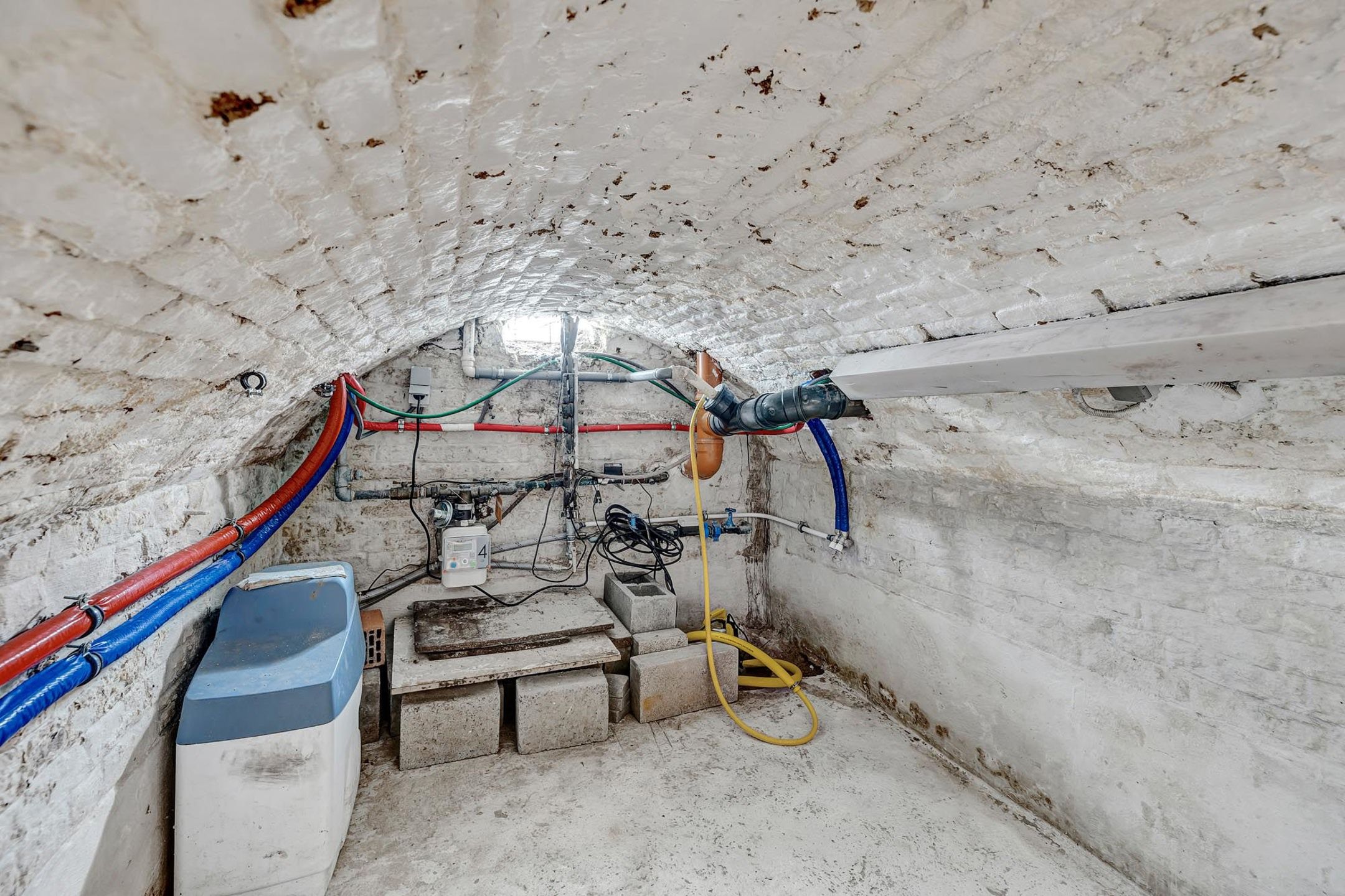 Instapklare woning in verkeersluwe straat foto 17